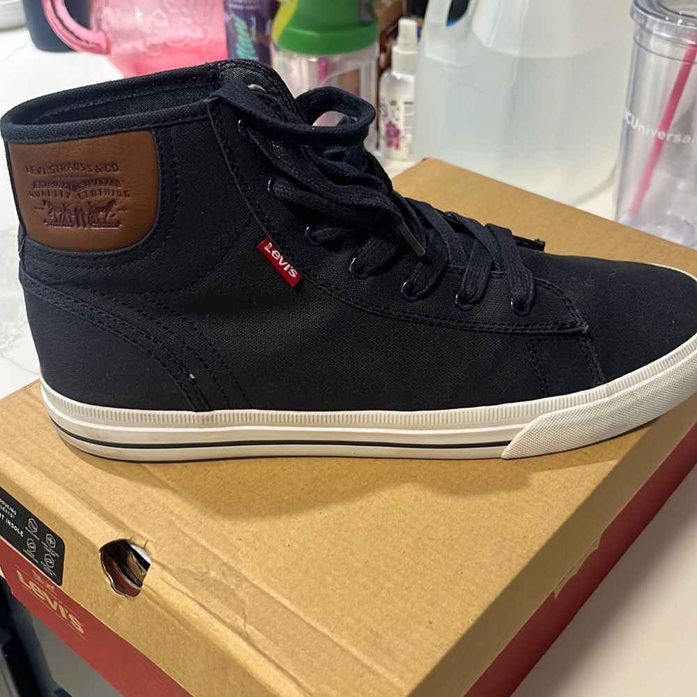 Levis night too shoes